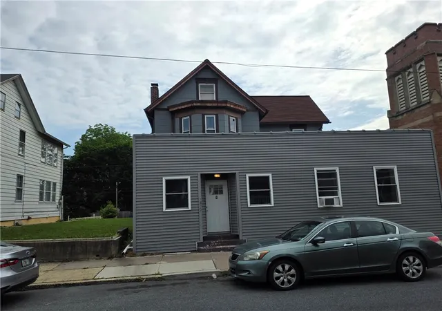 Homes for sale in Northampton Boro, PA | 1249 Main St, Northampton Boro, PA 18067 | MLS# 778847