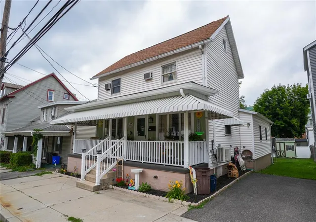 Homes for sale in Nesquehoning Boro, PA | 244 W Railroad St, Nesquehoning Boro, PA 18240 | MLS# 778832