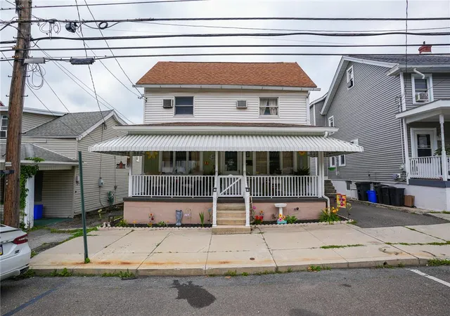 Homes for sale in Nesquehoning Boro, PA | 244 W Railroad St, Nesquehoning Boro, PA 18240 | MLS# 778832