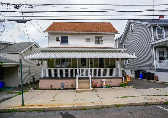 Homes for sale in Nesquehoning Boro, PA | 244 W Railroad St, Nesquehoning Boro, PA 18240 | MLS# 778832