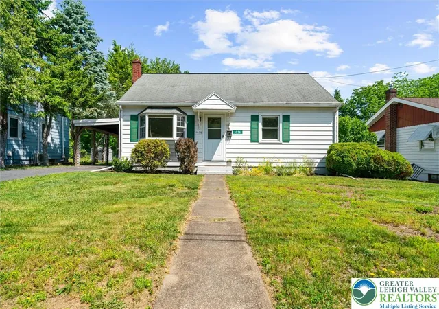 Homes for sale in Stroud Twp, PA | 1036 Fritz Ave, Stroud Twp, PA 18360 | MLS# 778880