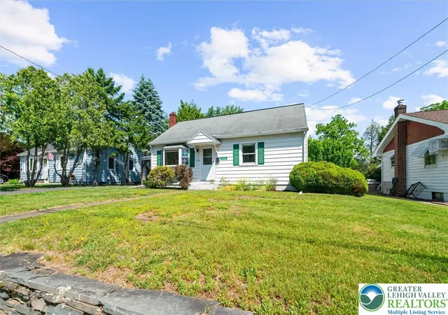 Homes for sale in Stroud Twp, PA | 1036 Fritz Ave, Stroud Twp, PA 18360 | MLS# 778880
