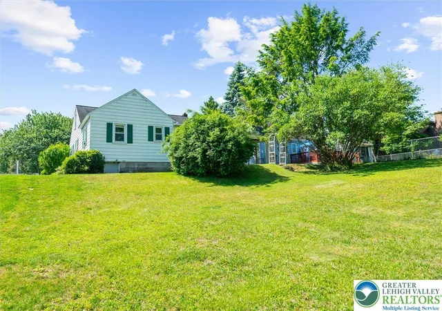 Homes for sale in Stroud Twp, PA | 1036 Fritz Ave, Stroud Twp, PA 18360 | MLS# 778880