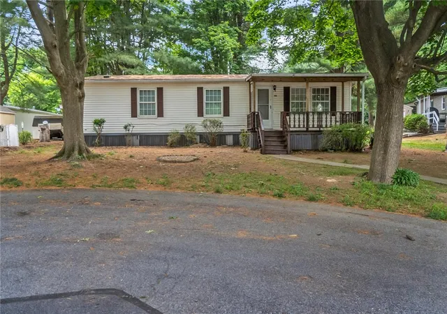 Photo 3 of Manufactured home for sale at 1010 Spruce Ln, Breinigsville, PA 18031 | MLS# 778893 | Listing updated on 2026-08-28