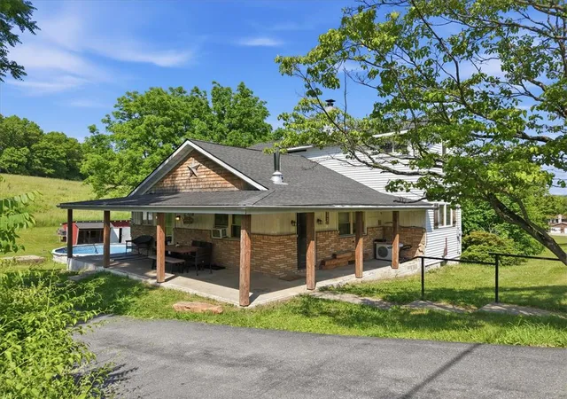 Homes for sale in Mahoning Twp, PA | 1158 Upper Nis Hollow Dr, Mahoning Twp, PA 18235 | MLS# 778308