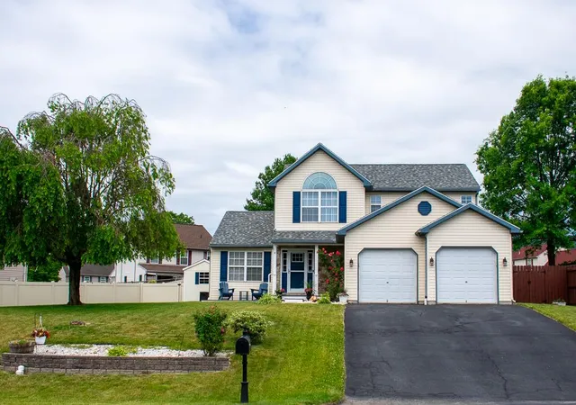 Homes for sale in Windsor Twp, PA | 141 Pond View Dr, Windsor Twp, PA 19526 | MLS# 778915