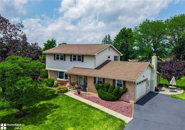 Homes for sale in North Whitehall Twp, PA | 2831 Vista Dr, North Whitehall Twp, PA 18037 | MLS# 776822