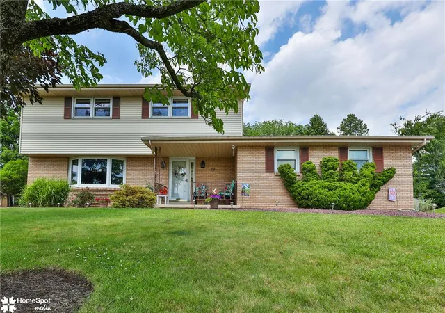 Homes for sale in North Whitehall Twp, PA | 2831 Vista Dr, North Whitehall Twp, PA 18037 | MLS# 776822