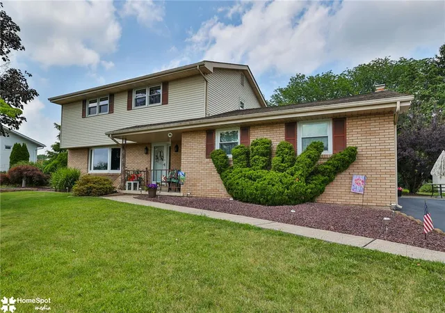 Homes for sale in North Whitehall Twp, PA | 2831 Vista Dr, North Whitehall Twp, PA 18037 | MLS# 776822