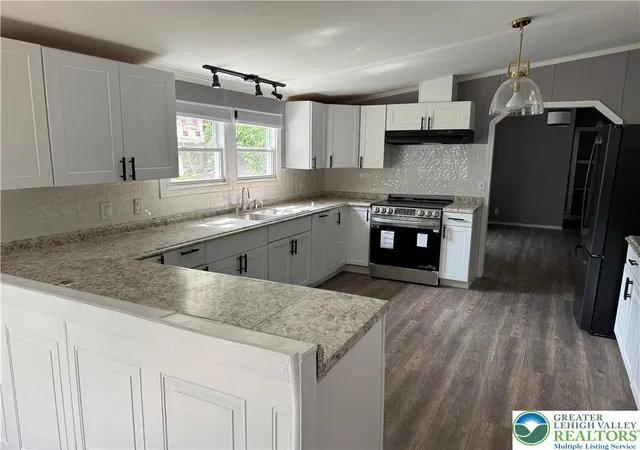 Homes for sale in Ryan Twp, PA | 15 School St, Ryan Twp, PA 18214 | MLS# 778872