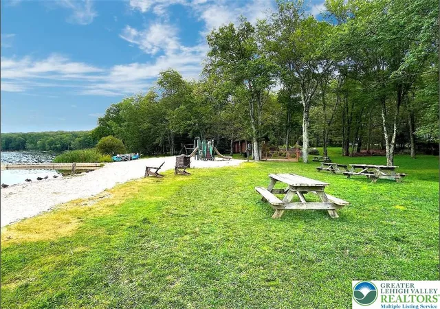 Homes for sale in Clifton Twp, PA | 19 Livingston Ln, Clifton Twp, PA 18424 | MLS# 778929