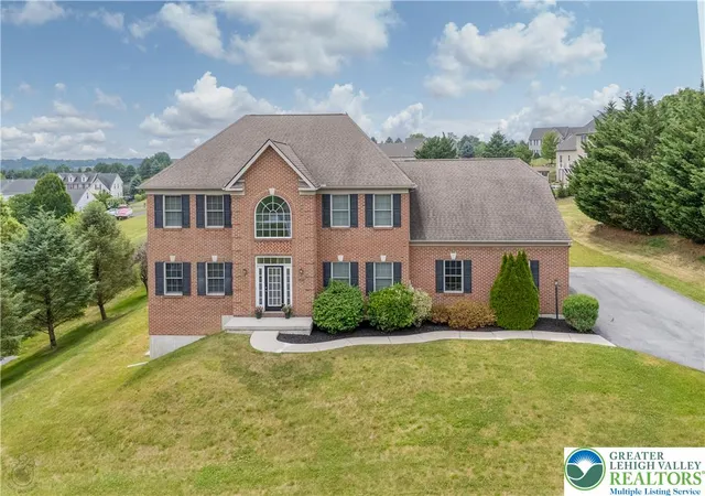 Homes for sale in North Whitehall Twp, PA | 5520 Skyline Dr, North Whitehall Twp, PA 18078 | MLS# 778859