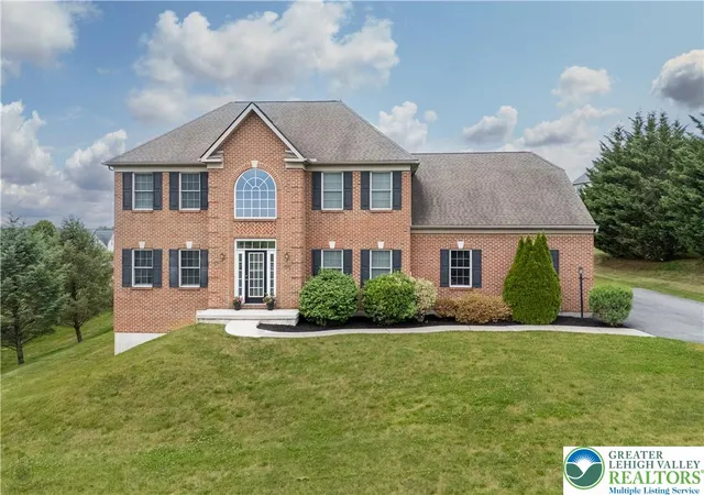 Homes for sale in North Whitehall Twp, PA | 5520 Skyline Dr, North Whitehall Twp, PA 18078 | MLS# 778859