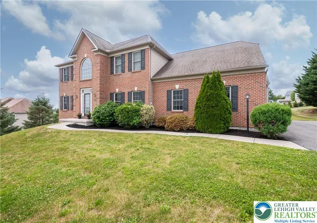 Homes for sale in North Whitehall Twp, PA | 5520 Skyline Dr, North Whitehall Twp, PA 18078 | MLS# 778859