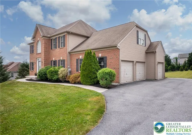 Homes for sale in North Whitehall Twp, PA | 5520 Skyline Dr, North Whitehall Twp, PA 18078 | MLS# 778859