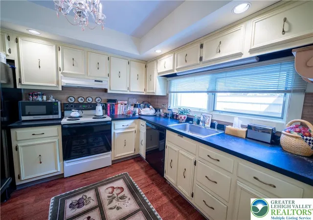 Photo 3 of Sale Pending at 1880 Bent Pine Hl, Fogelsville, PA 18051 | MLS# 778083 | Listing updated on 2026-07-22
