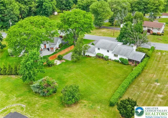 Homes for sale in Stroud Twp, PA | 407 Colonial Dr, Stroud Twp, PA 18360 | MLS# 778875