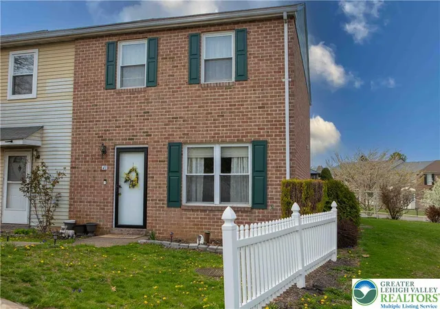 Homes for sale in Whitehall, PA | 41 Eisenhower Cir, Whitehall, PA 18052 | MLS# 778952
