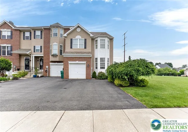 Homes for sale in Macungie Boro, PA | 5440 W Spring Ridge Dr, Macungie Boro, PA 18062 | MLS# 779016
