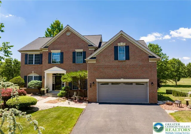 Homes for sale in Hanover Twp, PA | 5331 Greenbriar Dr, Hanover Twp, PA 18017 | MLS# 779069