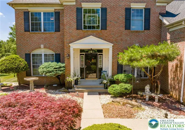 Photo 2 of Single family home for sale at 5331 Greenbriar Dr, Bethlehem, PA 18017 | MLS# 779069 | Listing updated on 2026-07-24