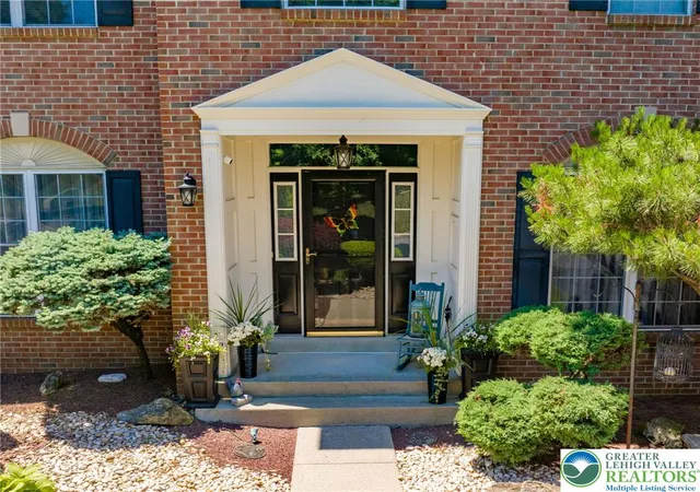 Photo 2 of Single family home for sale at 5331 Greenbriar Dr, Bethlehem, PA 18017 | MLS# 779069 | Listing updated on 2026-07-24