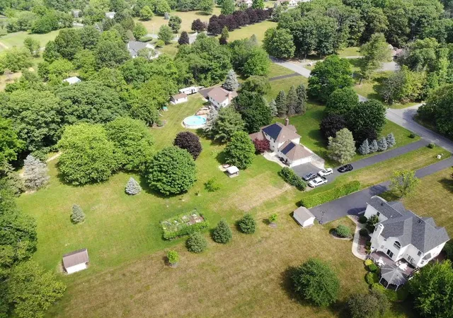 Homes for sale in Bushkill Twp, PA | 881 Gove Rd, Bushkill Twp, PA 18064 | MLS# 779038