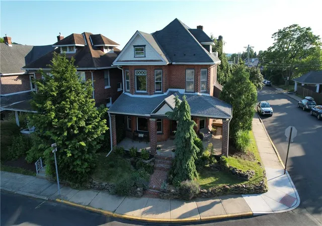 32nd image of 228 N 4th St, Emmaus Boro, PA 18049 | MLS# 777401