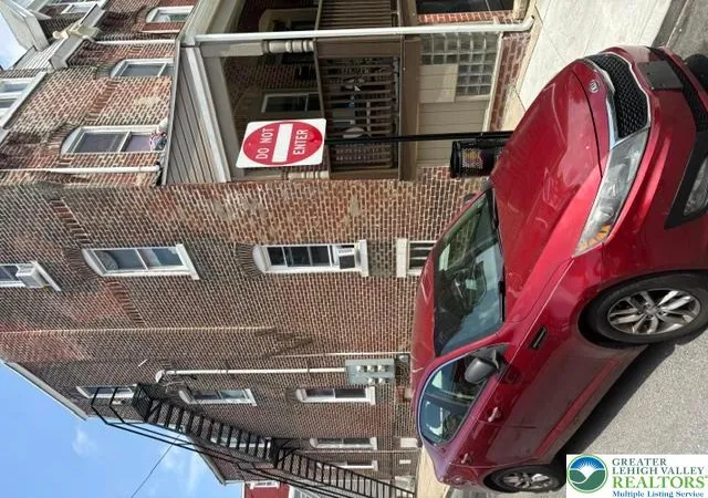 2nd image of 437 Allen St, Allentown, PA 18102 | MLS# 779067
