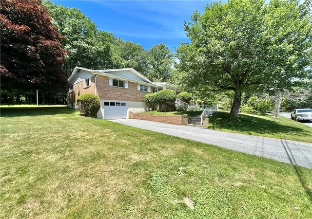 Homes for sale in Plainfield Twp, PA | 1201 Verona Dr, Plainfield Twp, PA 18072 | MLS# 779125