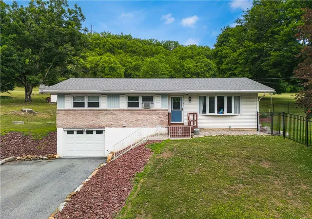 Homes for sale in Allen Twp, PA | 50 Kohls Rd, Allen Twp, PA 18067 | MLS# 779118