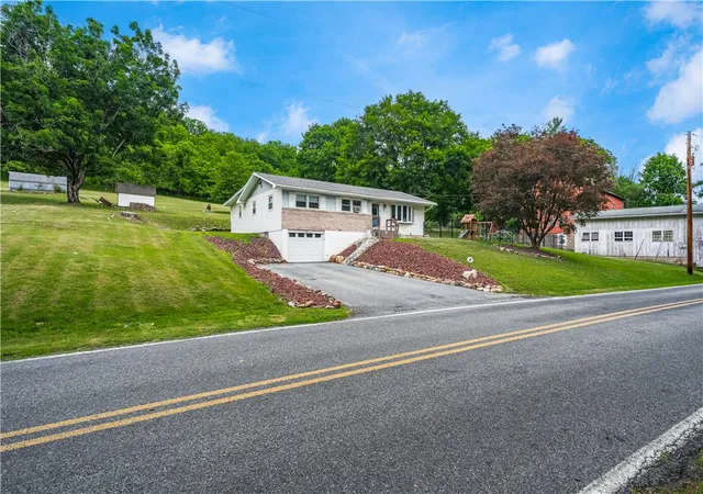 Homes for sale in Allen Twp, PA | 50 Kohls Rd, Allen Twp, PA 18067 | MLS# 779118