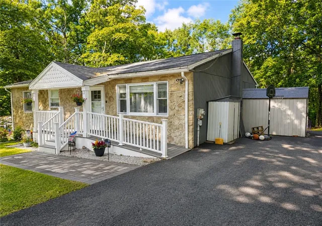 Homes for sale in Chestnuthill Twp, PA | 179 Darcy Dr, Chestnuthill Twp, PA 18353 | MLS# 779121