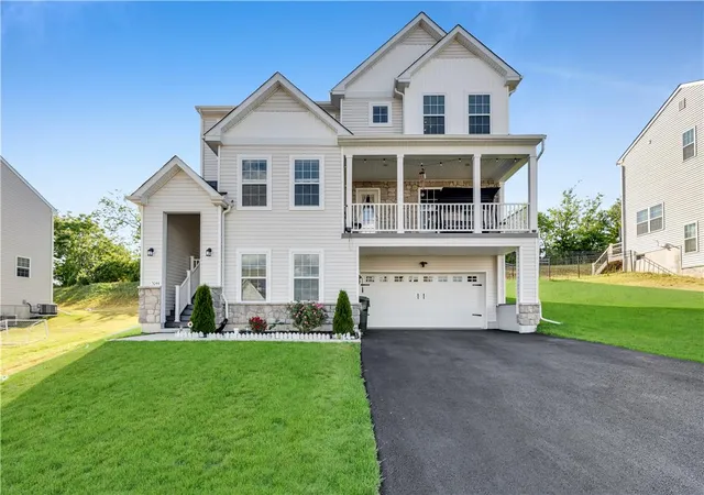 Homes for sale in North Whitehall Twp, PA | 5044 Bellflower Dr, North Whitehall Twp, PA 18078 | MLS# 779180
