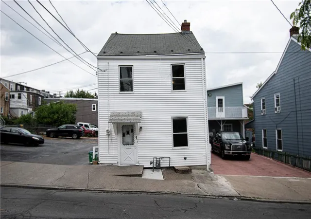 Homes for sale in Allentown City, PA | 27 W Allen St, Allentown City, PA 18102 | MLS# 779217