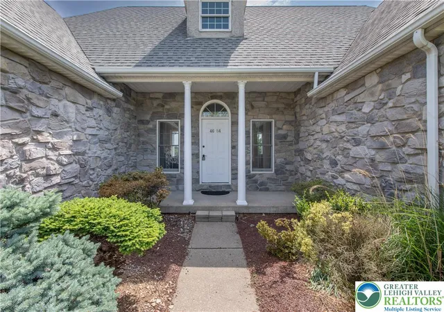 Homes for sale in North Whitehall Twp, PA | 4684 York Dr, North Whitehall Twp, PA 18069 | MLS# 779150