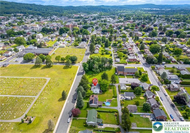 3rd image of 135 North St, Emmaus Boro, PA 18049 | MLS# 779162