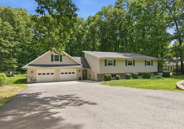 Homes for sale in Mahoning Twp, PA | 209 Manor Ln E, Mahoning Twp, PA 18235 | MLS# 779134