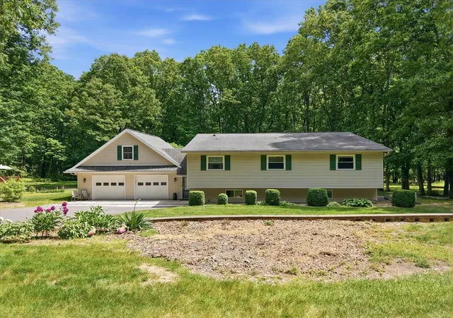 Homes for sale in Mahoning Twp, PA | 209 Manor Ln E, Mahoning Twp, PA 18235 | MLS# 779134