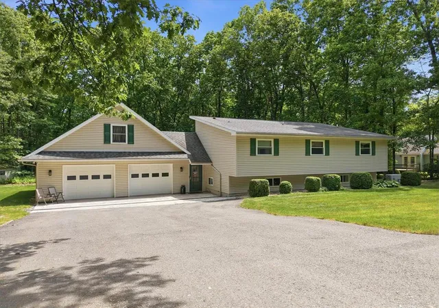 Homes for sale in Mahoning Twp, PA | 209 Manor Ln E, Mahoning Twp, PA 18235 | MLS# 779134