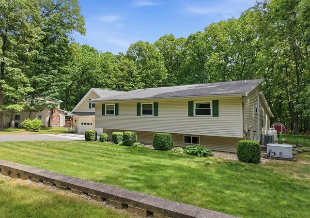 Homes for sale in Mahoning Twp, PA | 209 Manor Ln E, Mahoning Twp, PA 18235 | MLS# 779134