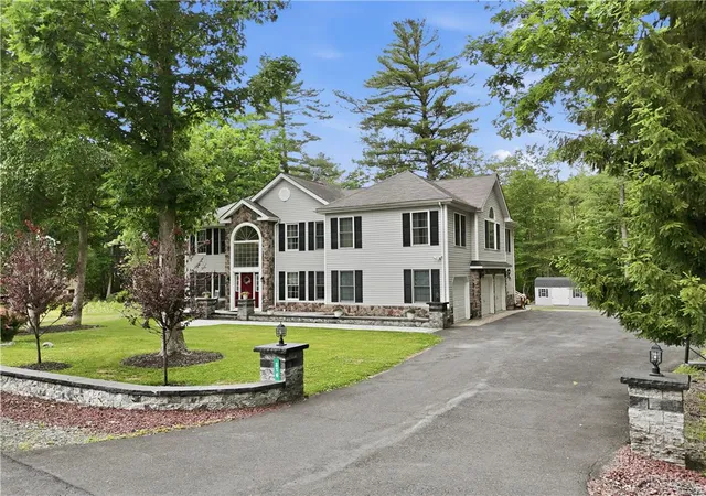 Homes for sale in Stroud Twp, PA | 316 Ash Terrace, Stroud Twp, PA 18301 | MLS# 779008