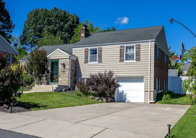 Photo 3 of Sale Pending at 1133 Highland Ave, Bethlehem, PA 18018 | MLS# 779226 | Listing updated on 2026-07-22