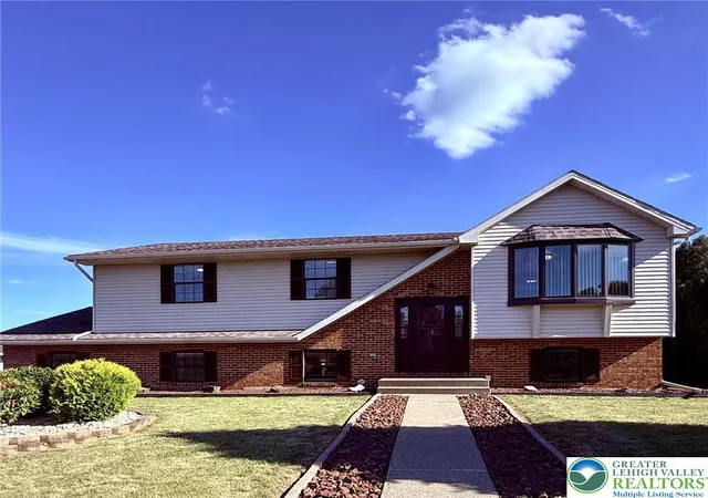 Homes for sale in Whitehall, PA | 4232 Ammon Wy, Whitehall, PA 18052 | MLS# 779026
