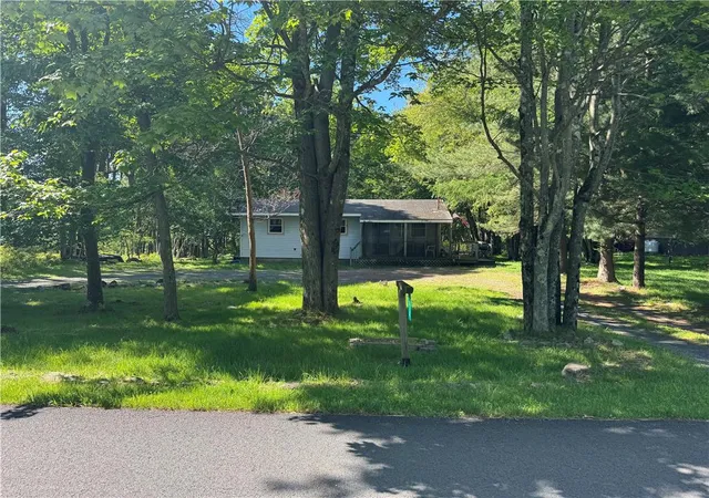 Homes for sale in Tobyhanna Twp, PA | 244 Ash Dr, Tobyhanna Twp, PA 18334 | MLS# 779187