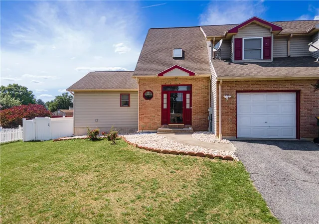 Homes for sale in Palmer Twp, PA | 117 Stephanie Dr, Palmer Twp, PA 18045 | MLS# 779205