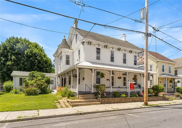 Homes for sale in Lehighton Boro, PA | 154 S 4th St, Lehighton Boro, PA 18235 | MLS# 779098