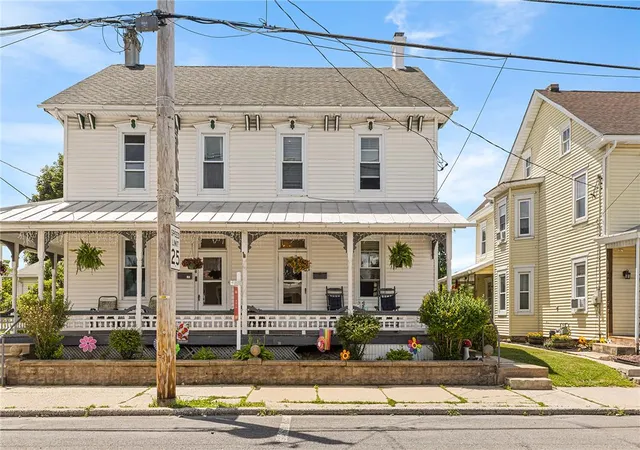 Homes for sale in Lehighton Boro, PA | 154 S 4th St, Lehighton Boro, PA 18235 | MLS# 779098