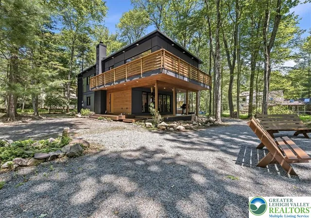 3rd image of 1142 Oakland Pl, Pocono Pines, PA 18350 | MLS# 779132