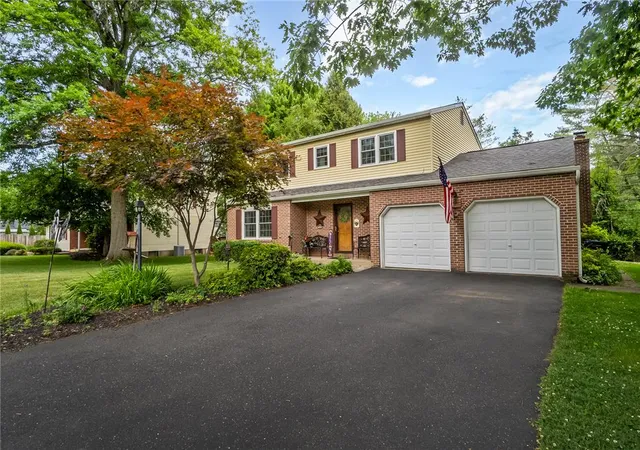 Homes for sale in Lower Saucon Twp, PA | 2042 Hilltop Rd, Lower Saucon Twp, PA 18015 | MLS# 779358